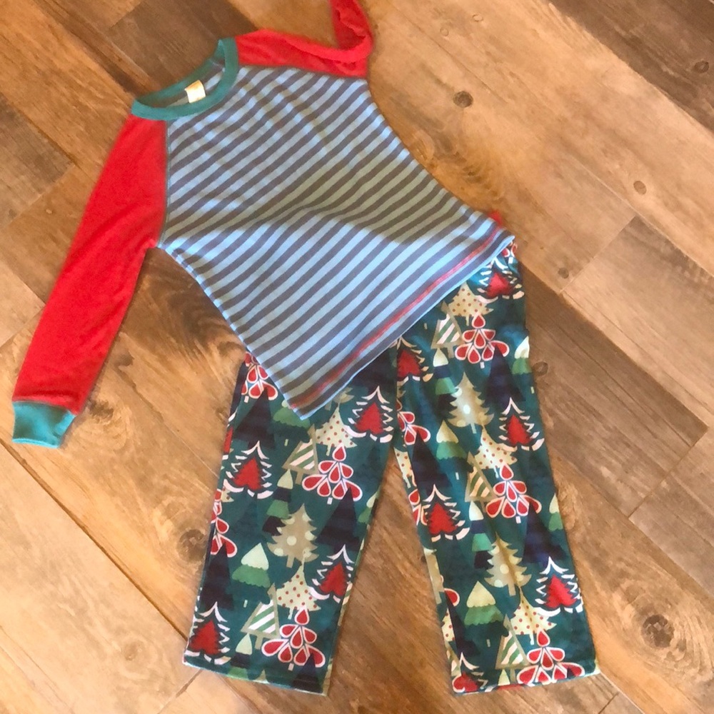 Boys Matilda Jane Christmas pajamas GUC size 4